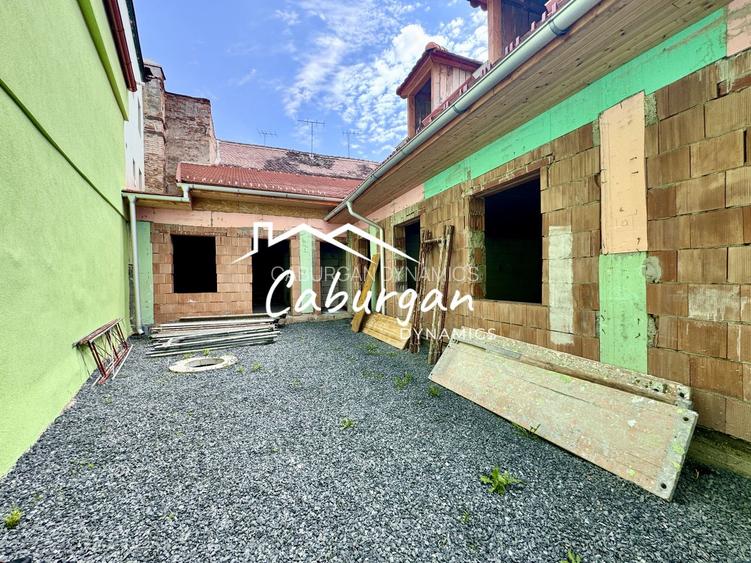 Casa singur in curte, compusa din 6 studio-uri in Centrul Istoric