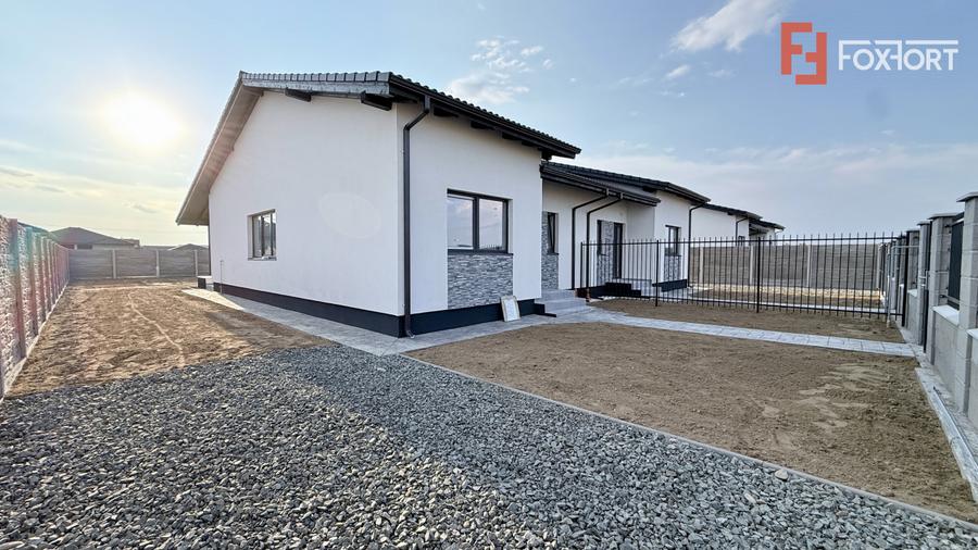 Duplex de vanzare, 3 camere pe parter + pod - Mosnita Veche