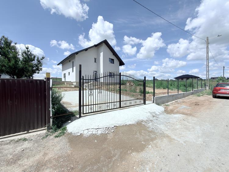 Casa noua cu etaj zona linistita in oras
