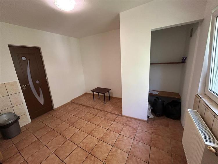 Apartament cu 3 camere de vanzare, zona Piata Moldovei