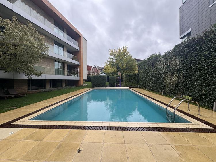 Apartament impresionant cu vedere catre lac, piscina comuna, finisaje premium