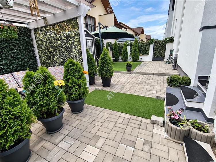Apartament cochet cu 3 camere, gradina si 3 parcari in zona Selimbar