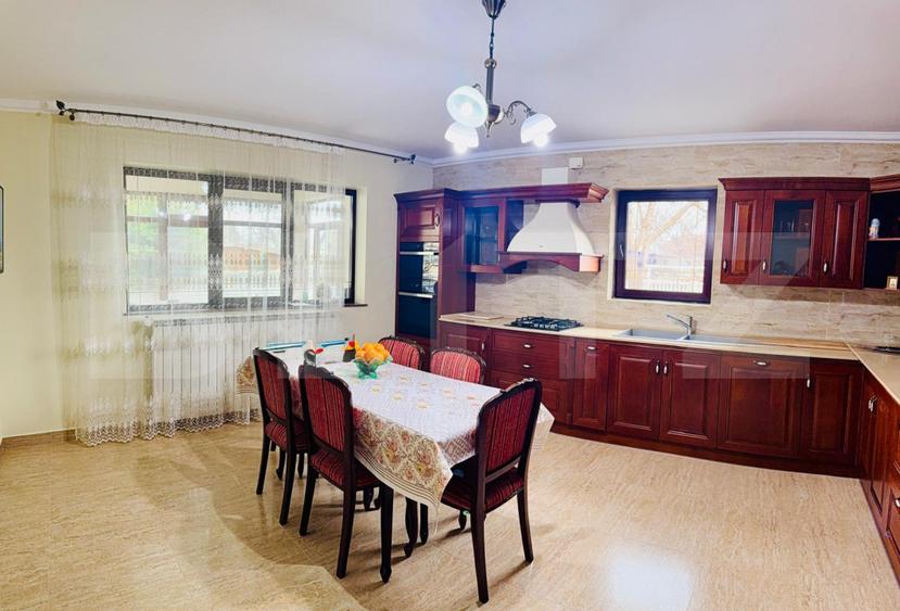 Vila de vanzare, 369 mp, zona Găești