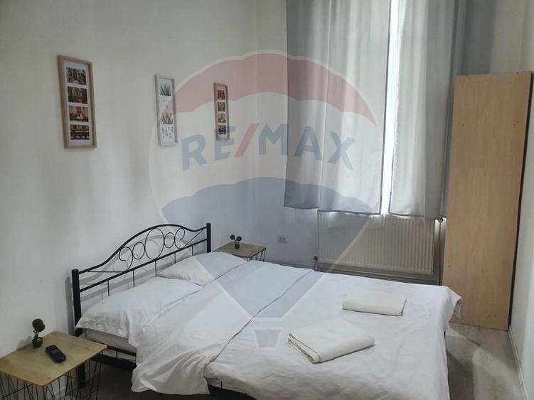 Apartament cu 4 camere de vânzare în zona Ultracentral