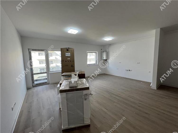 Apartament cu 3 camere 2 bai si balcon etaj 1 zona Doamna Stanca