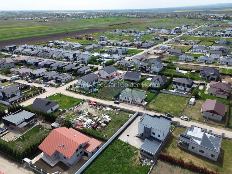 Casă / Vilă cu 5 camere de vânzare în zona Exterior Vest - 33