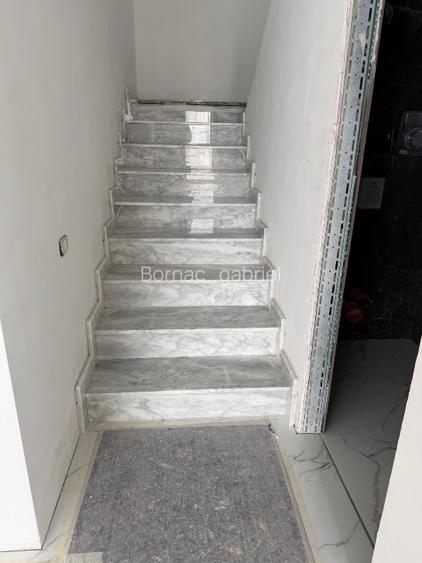  175 mp util+ pod 70 mp util  330.000 € + Tva  - 14