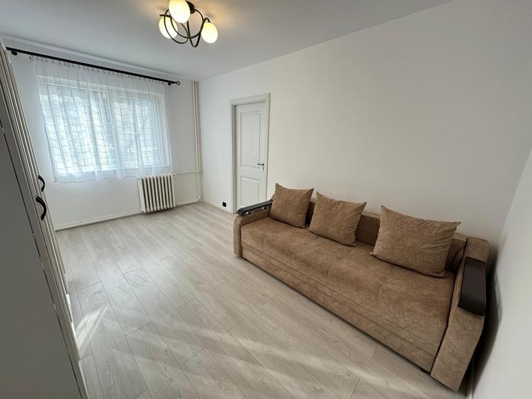 Apartament cu 2 camere, parter, zona Podu Ros