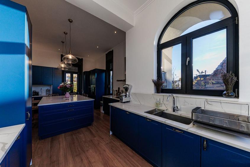 Casa cu Personalitate – Un Amestec Fascinant de Stil Istoric și Contemporan