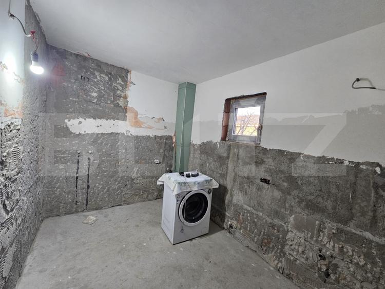Casa la rosu, P+M, 120 mpu, teren 800 mp, zona Simnicu de sus