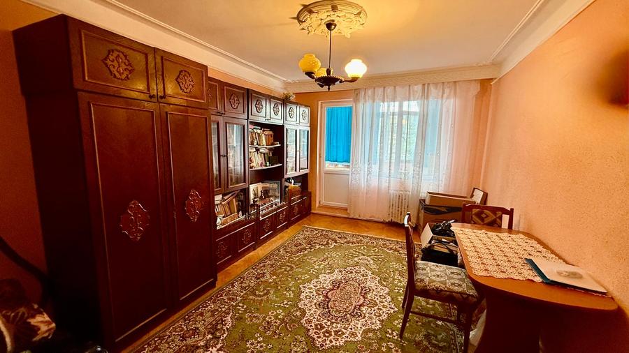 Apartament cu 3 camere decomandat in Alexandru cel Bun