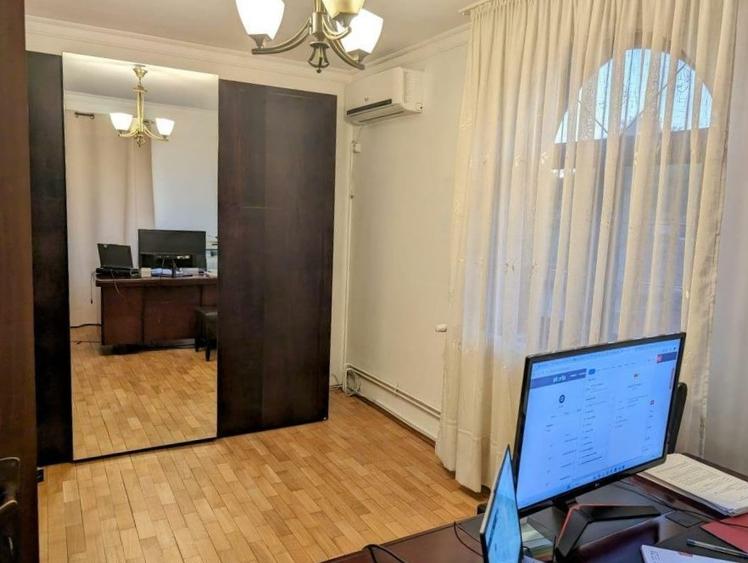 Bucurestii noi - casa deosebita, 5 camere, 3 bai, metrou si Parc la 5 minute!