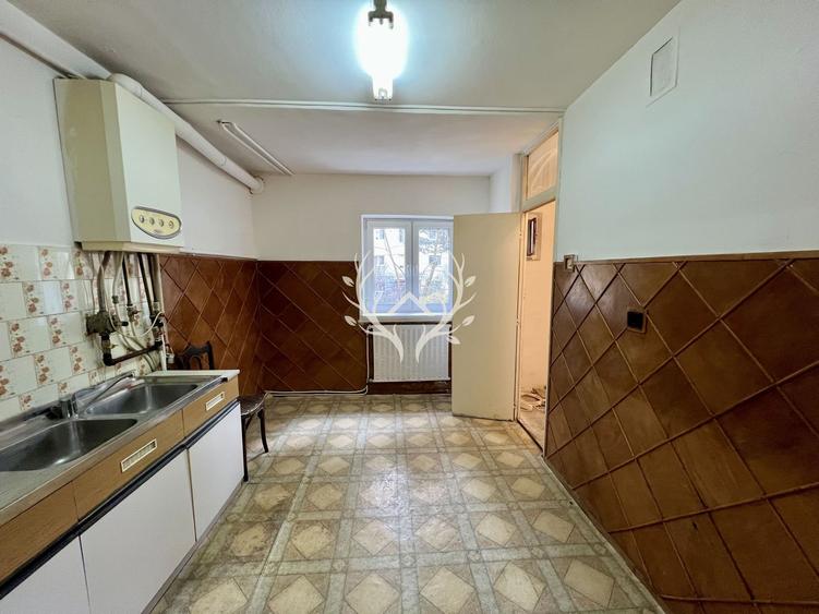 Apartament cu 3 camere, pregatit pentru renovare in Zorilor