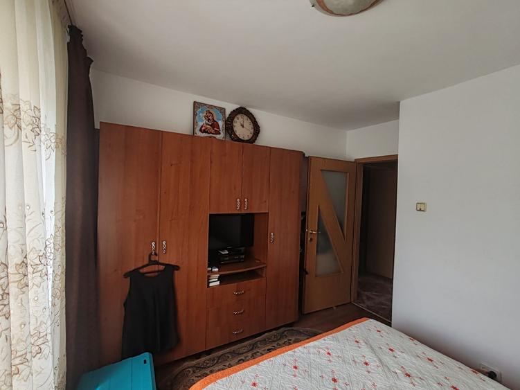 Apartament 2 camere decomandat,zona Tractorul  !