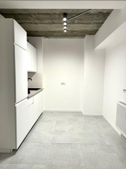 Spatiu de Birou/ Upground 185 mp (120mp+Terasa 65mp)/ Parcare+Boxa/ Metrou 50 m - 15
