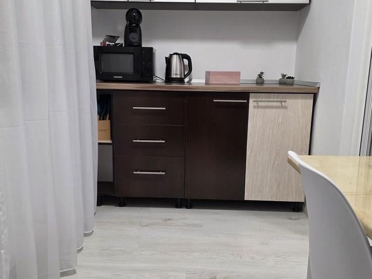Vând garsonieră complet mobilată și utilată zona Cornitoiu