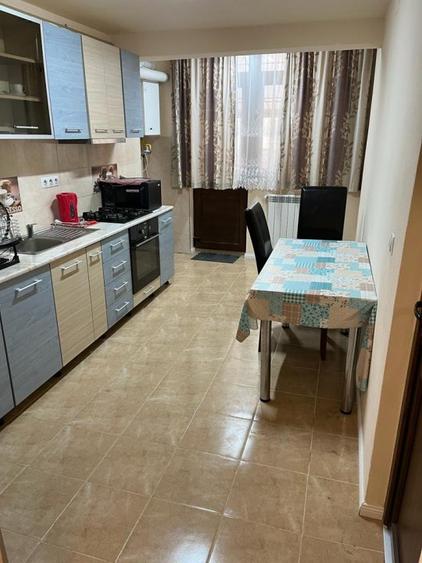Persoana fizica închiriez apartament