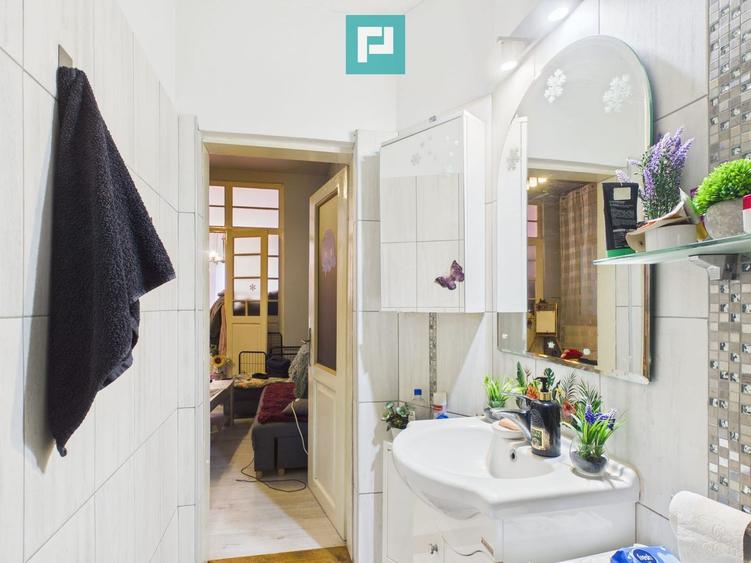 Apartament cu 2 camere, la casă, zona Drăgășani