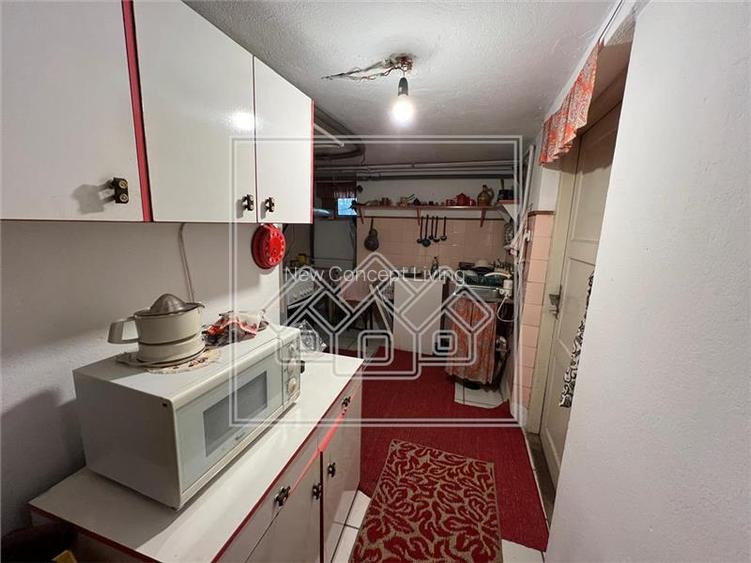 Casa de vanzare in Cisnadie - 6 camere, garaj - teren 250 mp - 7