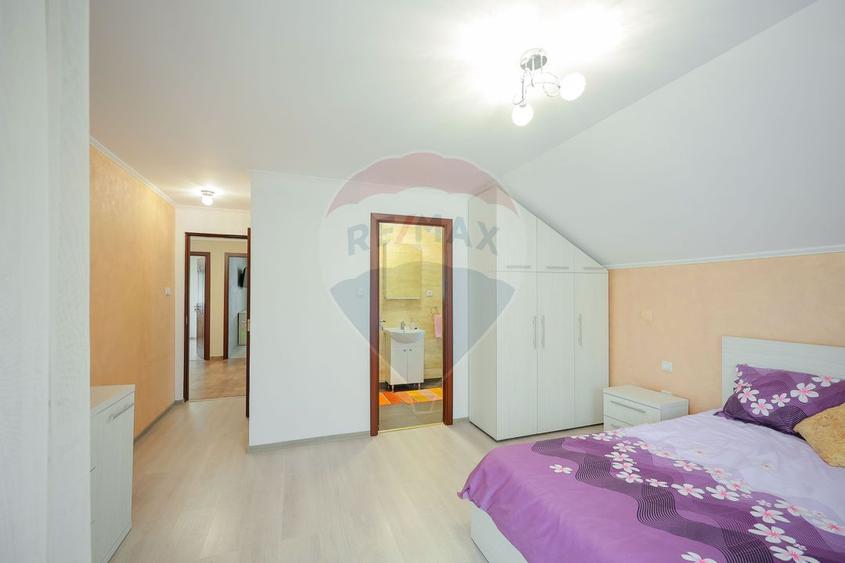Casă / Vilă de vânzare cu 7 camere, în Haieu