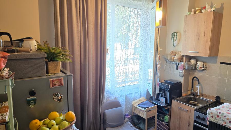 Vand garsoniera in Deva, zona Dacia, parter, canalizare separata, mobilata
