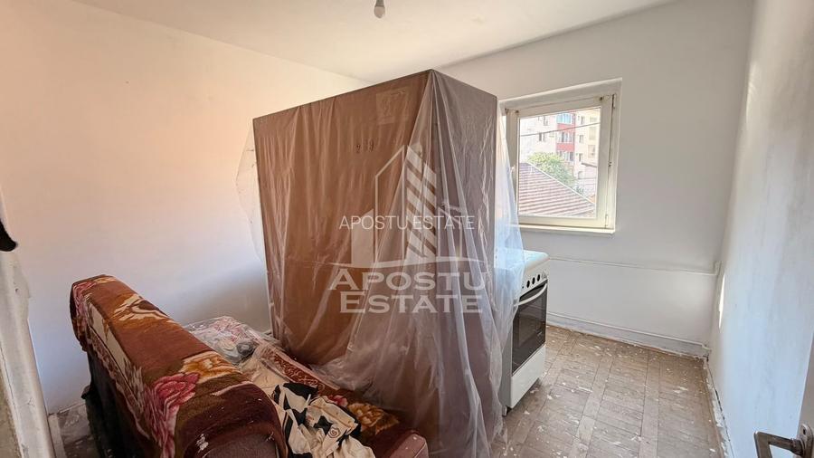 Apartament 2 camere decomandat | 42 mp + balcon | De renovat | 75.000 - 4