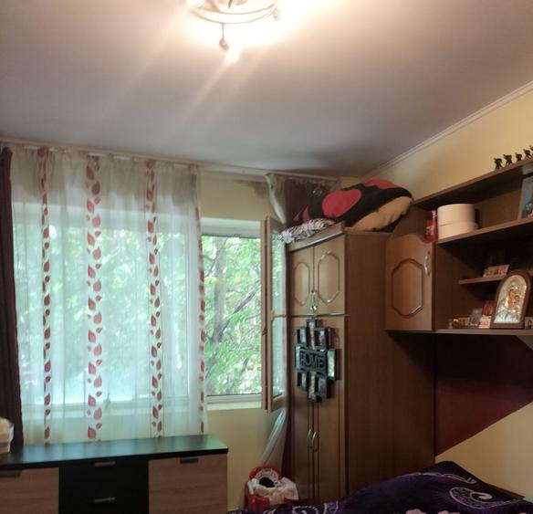 Apartament 3 camere, Bld. Obregia. Etaj 1. Loc parcare.