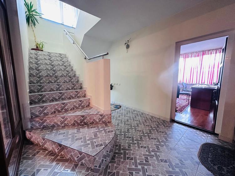 Casă de vânzare – 6 camere – Str. Dărmănești, Piatra Neamț