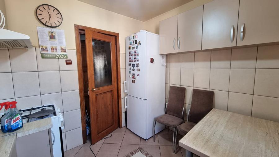 Apartament 2 camere centru etaj 3 Pret 75000 Euro ocupabil