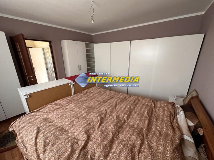 Casa vanzare cu 4 camere finisata teren aferent 2500 mp la 10 km de Alba Iulia