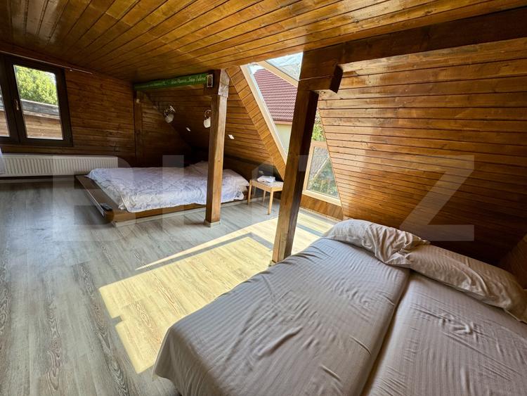 Casă de inchiriat, cu 4 dormitoare cu piscină, grătar, iaz și zonă de relaxare