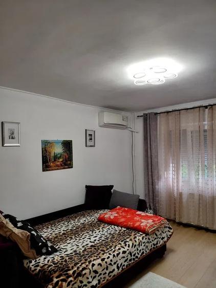 Apartament 2 camere decomandate, etaj 1/4, zona Nicolina