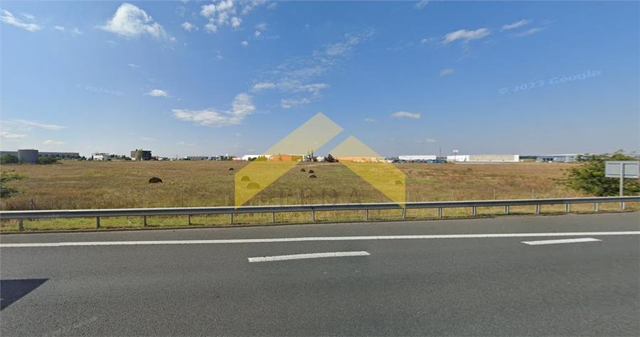 De vanzare teren intravilan 4,9 ha la coborare de pe autostrada spre Zadareni