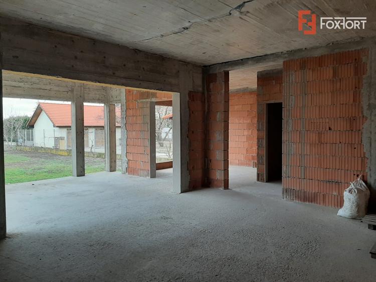 Casa individuala cu 5 camere de vanzare in localitatea Dumbravita
