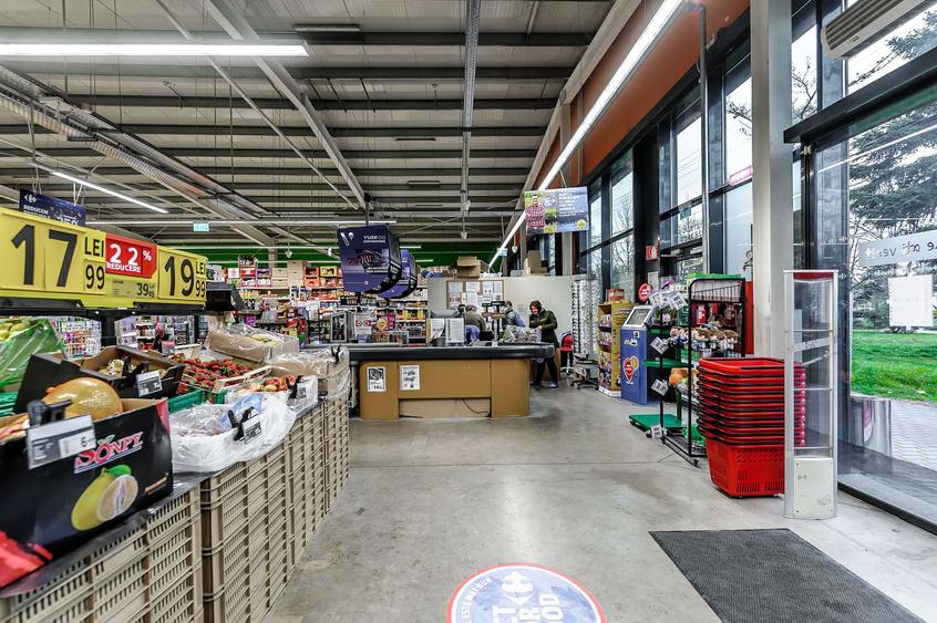 Spatiu comercial de vanzare cu chirias supermarket Profi