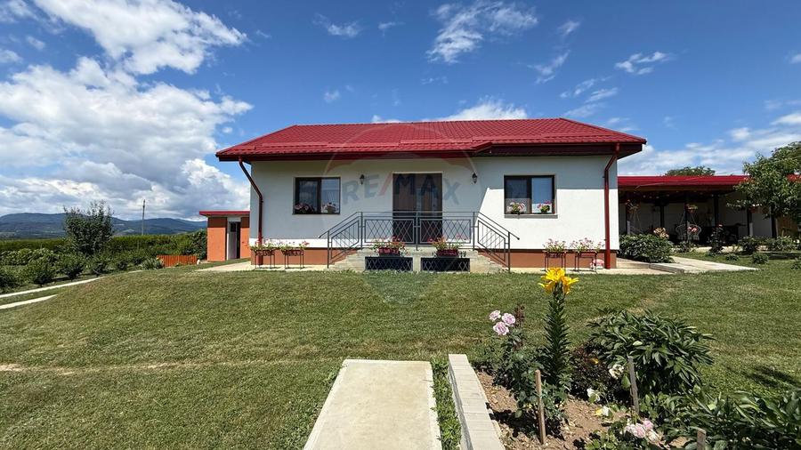Casă / Vilă Mărăști zona montană a Vrancei