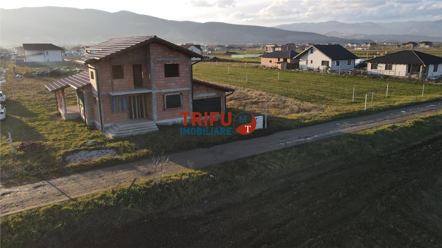 Casă la roșu cu garaj în Orizont