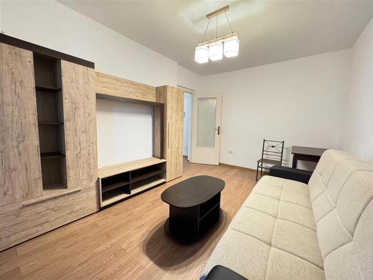 Apartament decomandat 2 camere cu balcon zona Mihai Viteazul