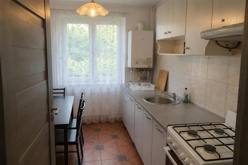 Apartament 2 camere cu balcon zona Cedonia
