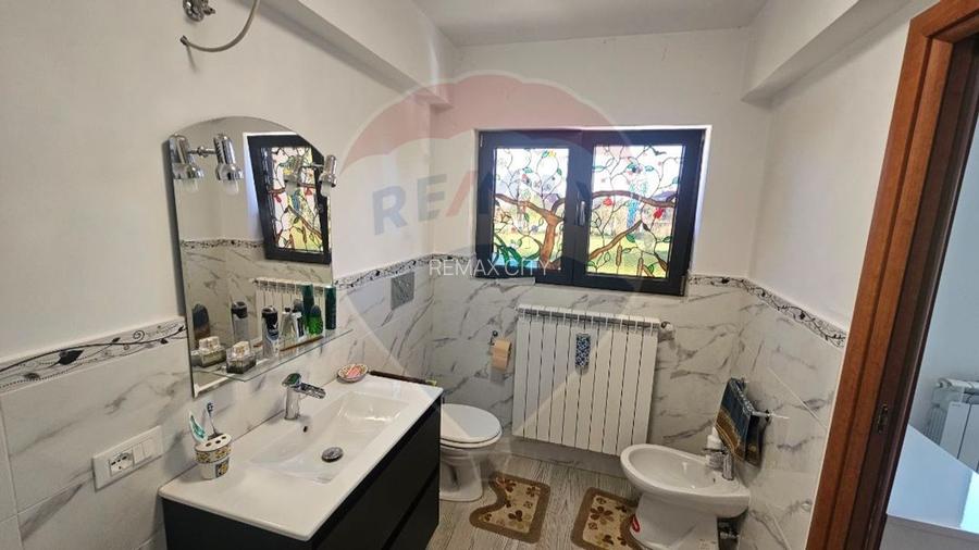 Casă / Vilă cu 5 camere de vânzare - 48