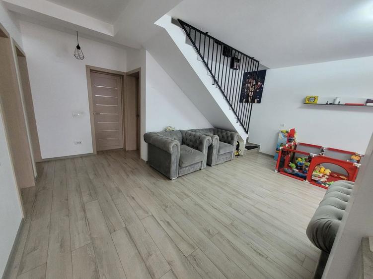 Casă LUNCA CETĂȚUII, 3 camere, decomandat, 82 mp, mansardă + parcare