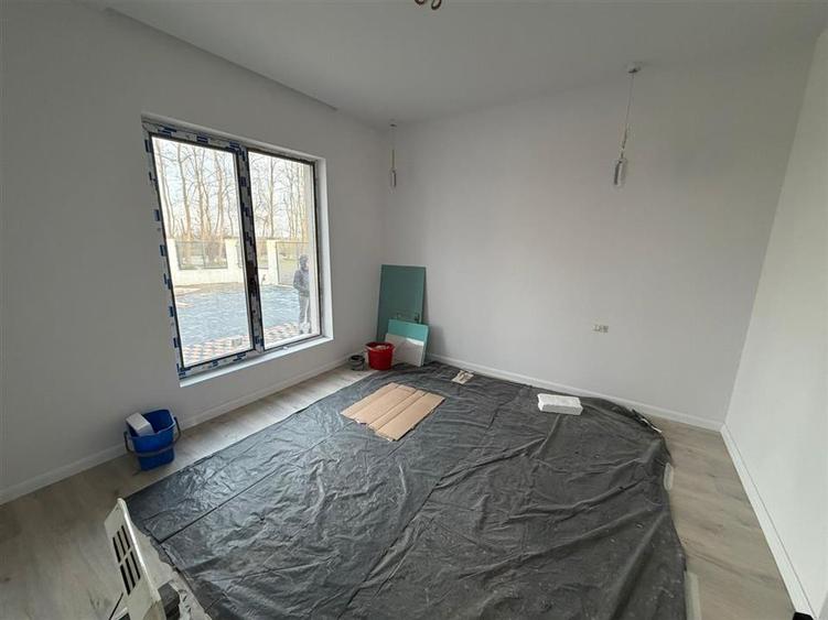 Casa de vanzare , in cartier nou Focsani Nord - Petresti -