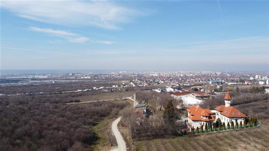 Teren de vanzare langa Curtea Regala - toate utilitatile prezente