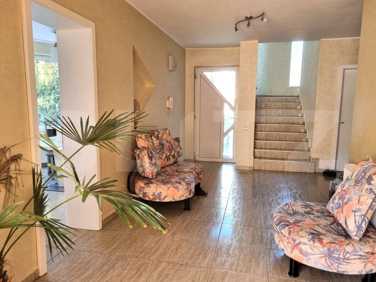Casa 320 mp, terasa, gradina, garaj, zona Golden Tulip