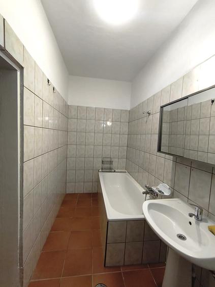 Rahova-Str.Oltului-Garsoniera-Curte proprie-Parcare-340 EUR