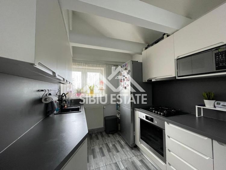 Apartament de vanzare, cu 4 camere, 82.4 mp. -Calea Cisnadiei (Ciresica)