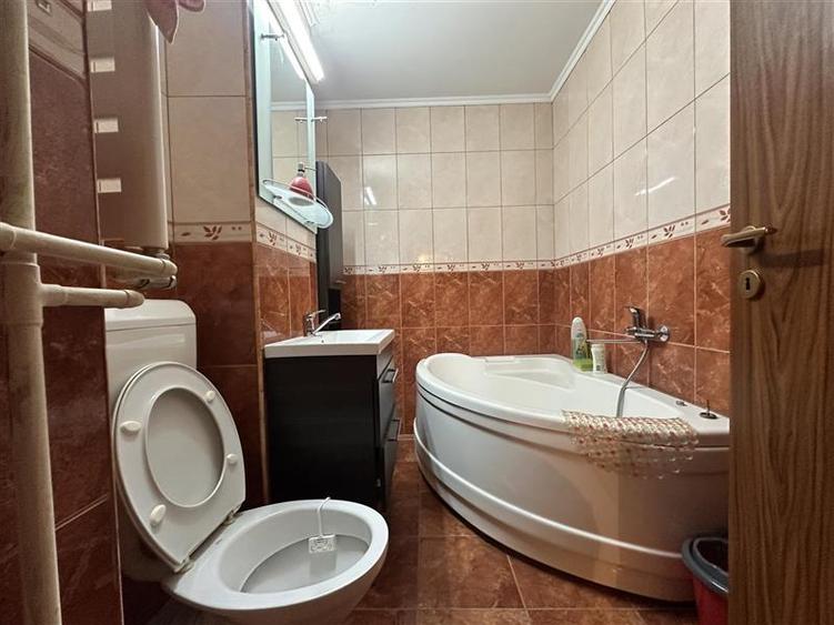 Decomandat cu 2 bai si 2 balcoane cu garaj sub bloc