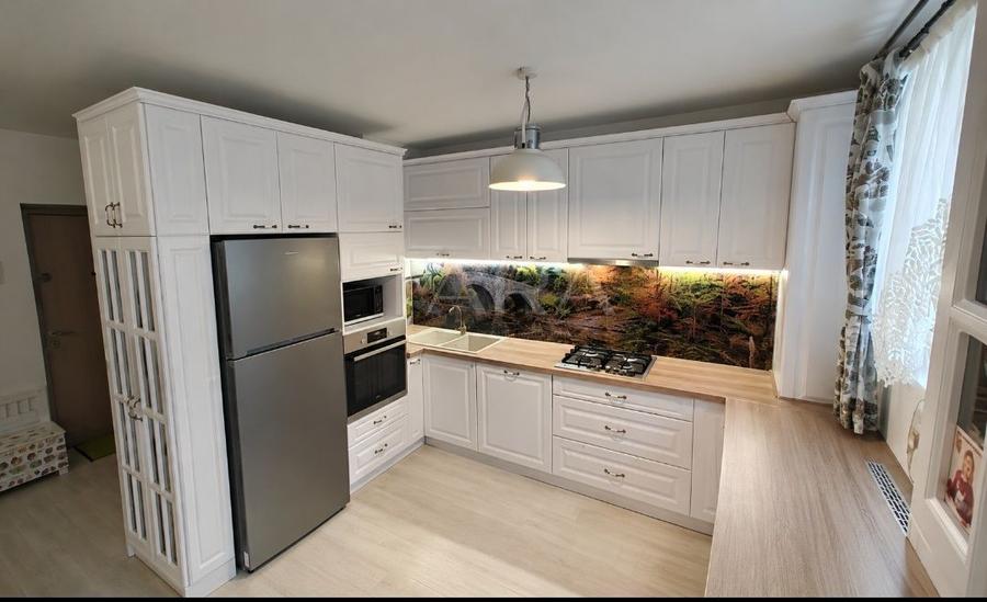 Apartament spațios, 3 camere, parcare, curte, Europa.
