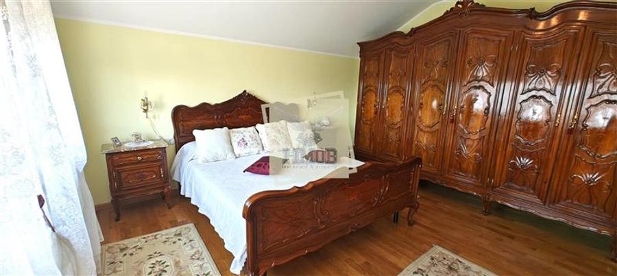 Casa cu 4 camere 2 bai si 830 mp teren in zona Bavaria