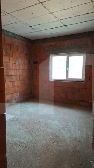 Casă spațioasă cu garaj și teren 700 mp – la roșu sau la cheie